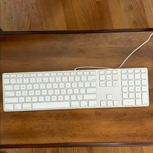 Apple key board wired